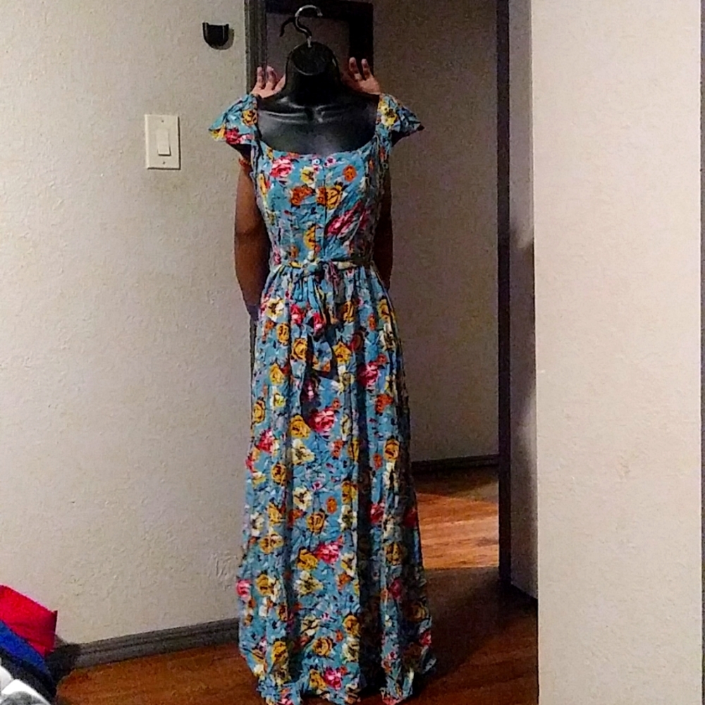 Floral maxi casual day dress.